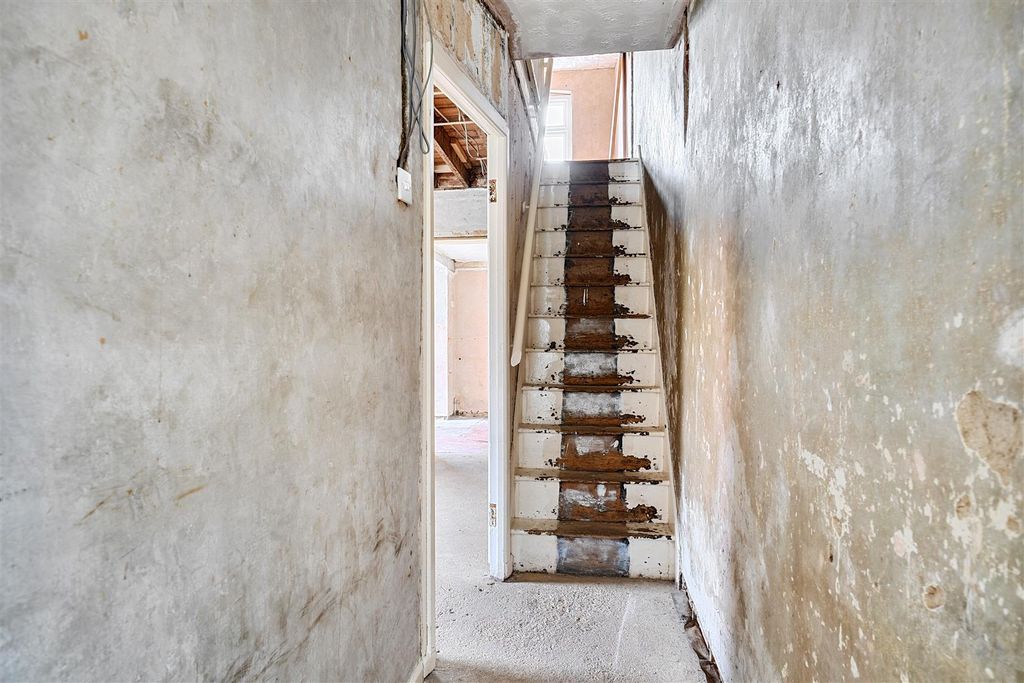 Additional image 9 of 3 bed semi-detached house for saleDevizes Road, Wroughton SN4