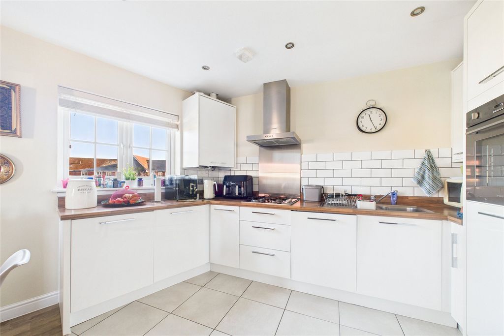 Additional image 2 of 2 bed flat for saleFulmar Crescent, Bracknell, Berkshire RG12