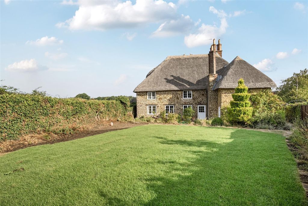 5 bed detached house for saleSandy Lane, Chippenham SN15