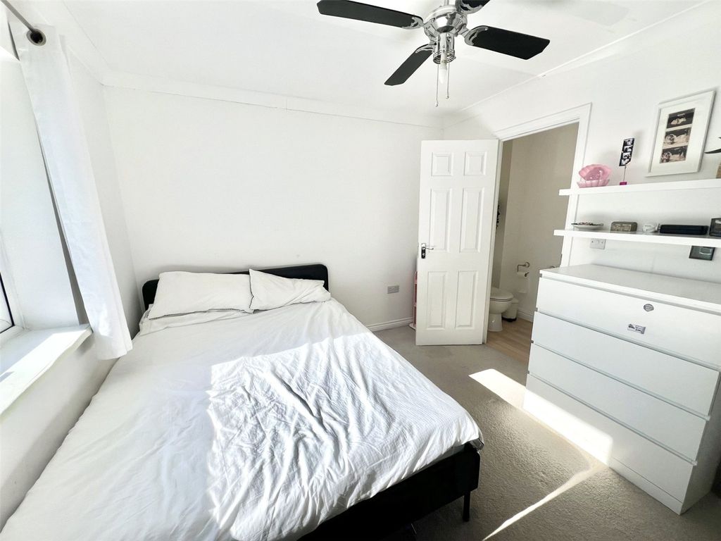 Additional image 17 of 2 bed flat for saleChain Court, Old Town, Swindon SN1