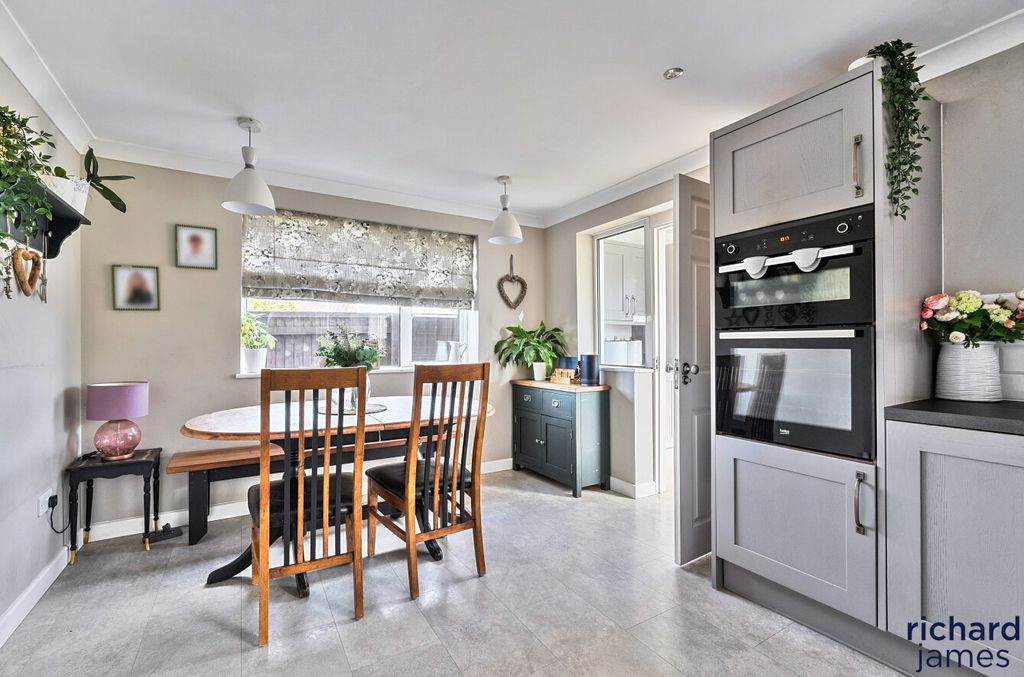 Additional image 4 of 5 bed detached house for saleStoneover Lane, Royal Wootton Bassett SN4
