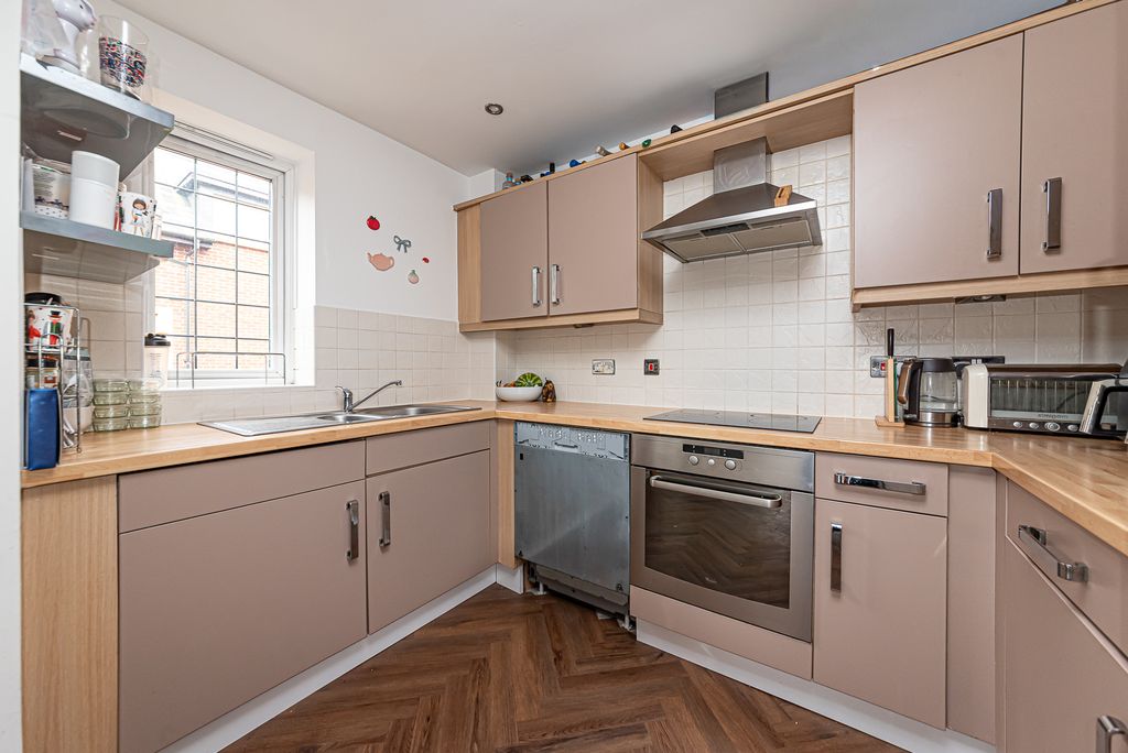 Additional image 4 of 2 bed flat for saleLondon Road, Ascot SL5