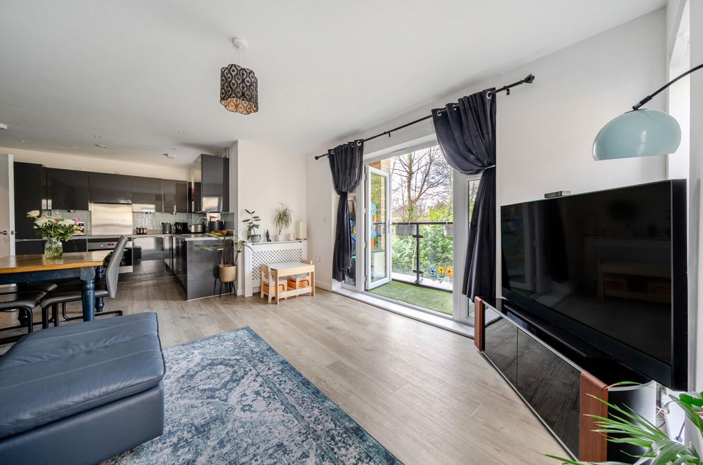 Additional image 17 of 2 bed flat for saleBroad Lane, Bracknell, Berkshire RG12