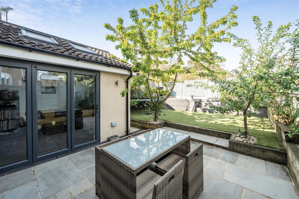 Additional image 24 of 4 bed semi-detached house for saleSouth Meadow, Crowthorne, Berkshire RG45