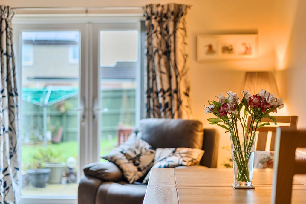 3 bed detached house for saleMiddle Ground, Cricklade, Swindon SN6 photo 4
