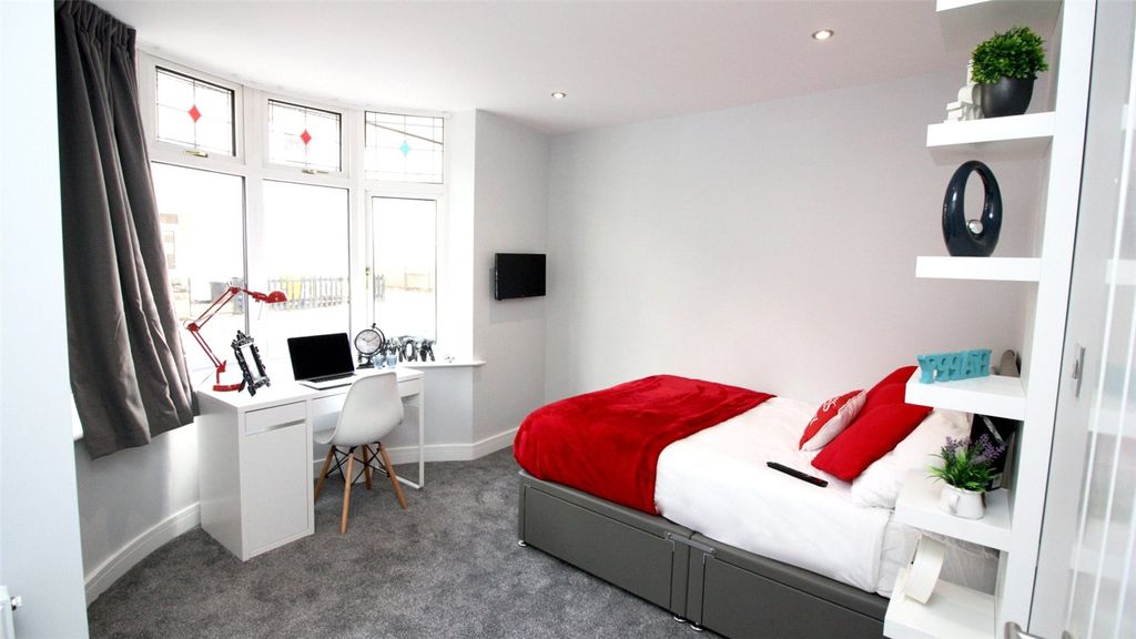 Additional image 3 of 6 bed end terrace house for saleHythe Road, Old Town, Swindon SN1