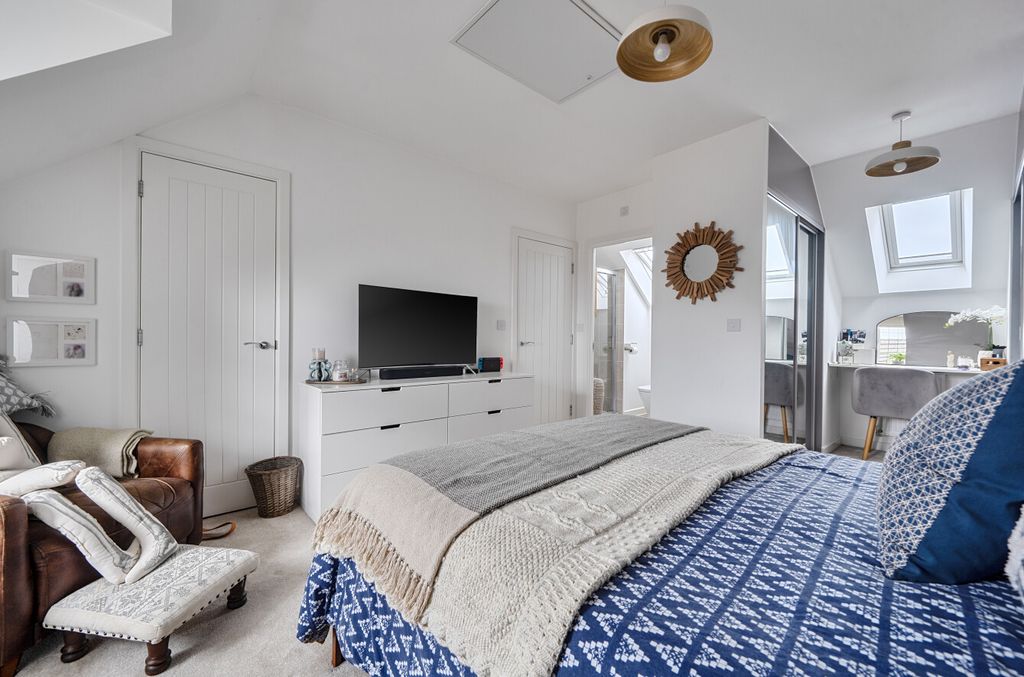 Additional image 5 of 3 bed semi-detached house for saleHunstanton Drive, Binfield, Bracknell, Berkshire RG42