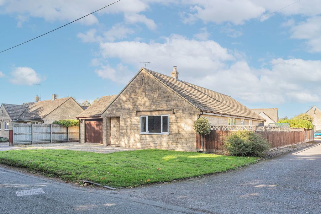 4 bed bungalow for saleMilbourne, Malmesbury SN16