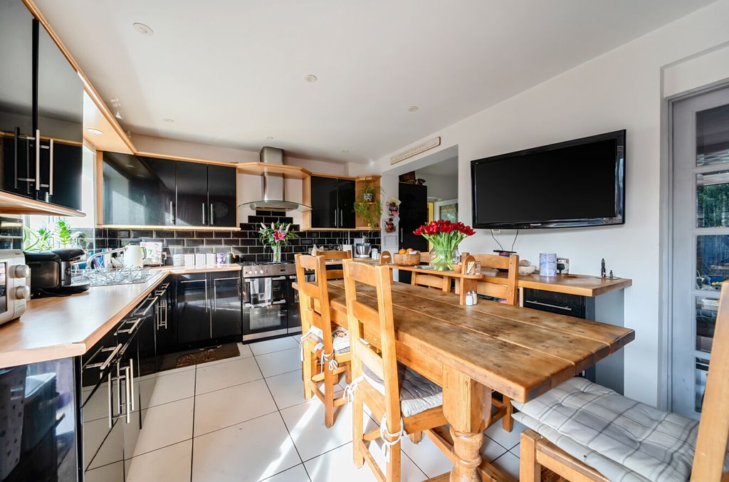 Additional image 8 of 4 bed semi-detached house for saleFairford Crescent, Swindon SN25