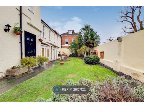 Mortlake Road, Richmond TW9