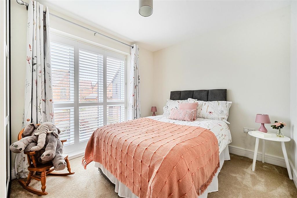 Additional image 14 of 3 bed detached house for saleStirling Close Crowthorne, Berkshire RG45