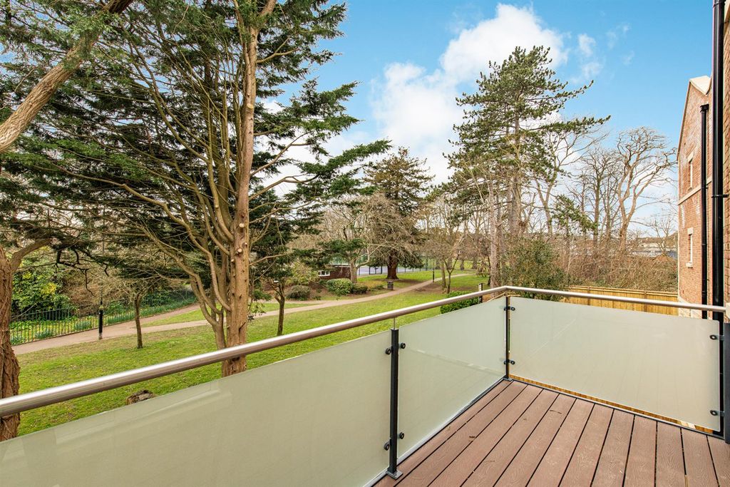 Additional image 4 of 4 bed semi-detached house for salePolebarn Road, Trowbridge BA14