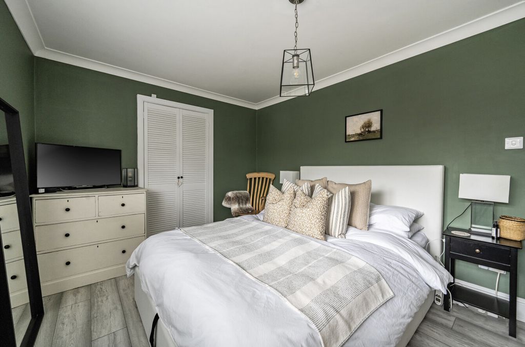 Additional image 9 of 2 bed flat for saleEarlswood, Bracknell RG12