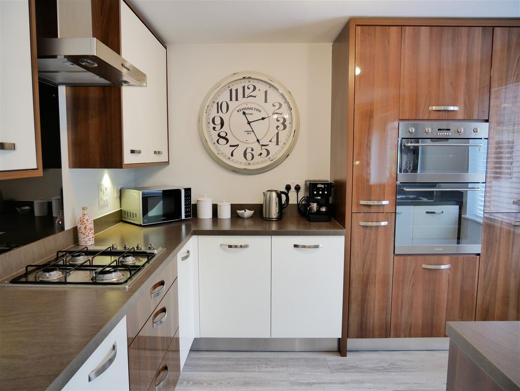 3 bed detached house for saleYork Road, Steeple Chase, Calne SN11 photo 5