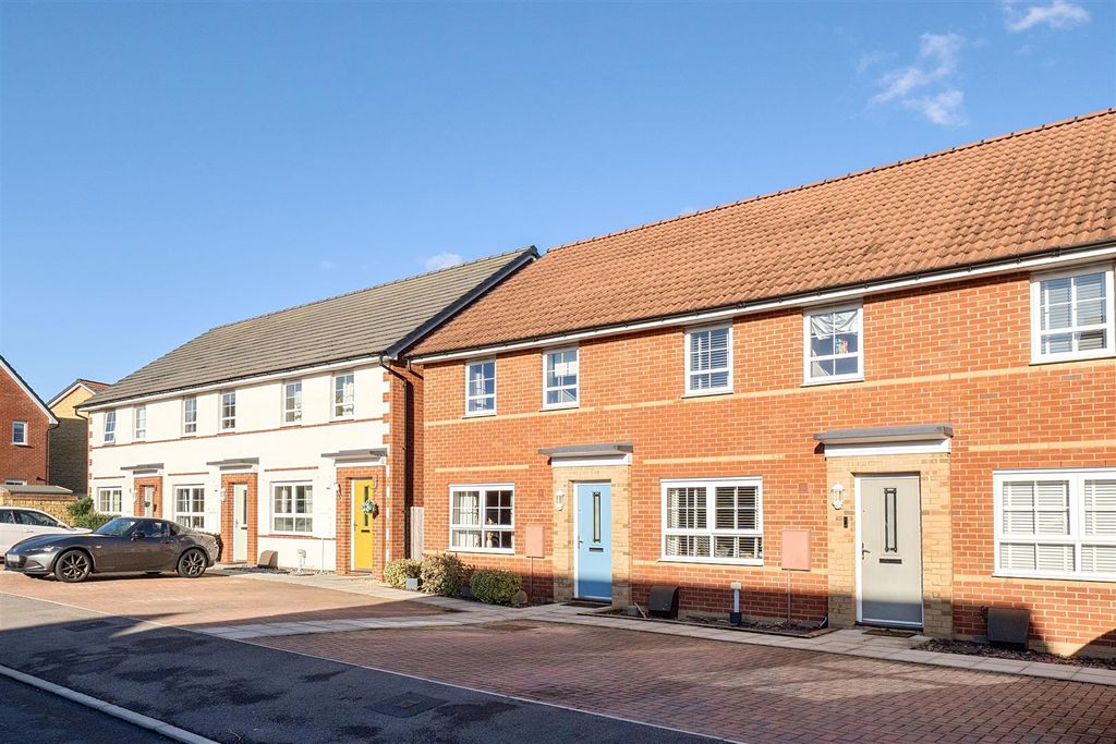 3 bed end terrace house for saleWalnut Drive, Chippenham SN15