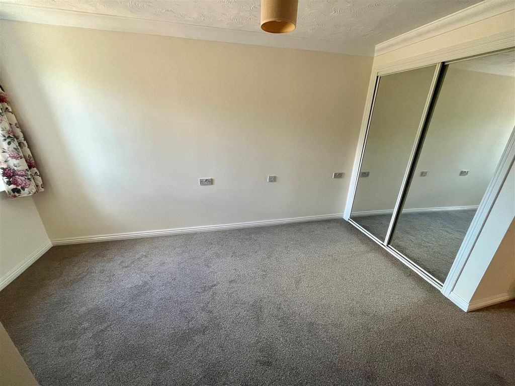 Additional image 4 of 1 bed flat for saleCastle Lodge, Gladstone Road, Chippenham SN15