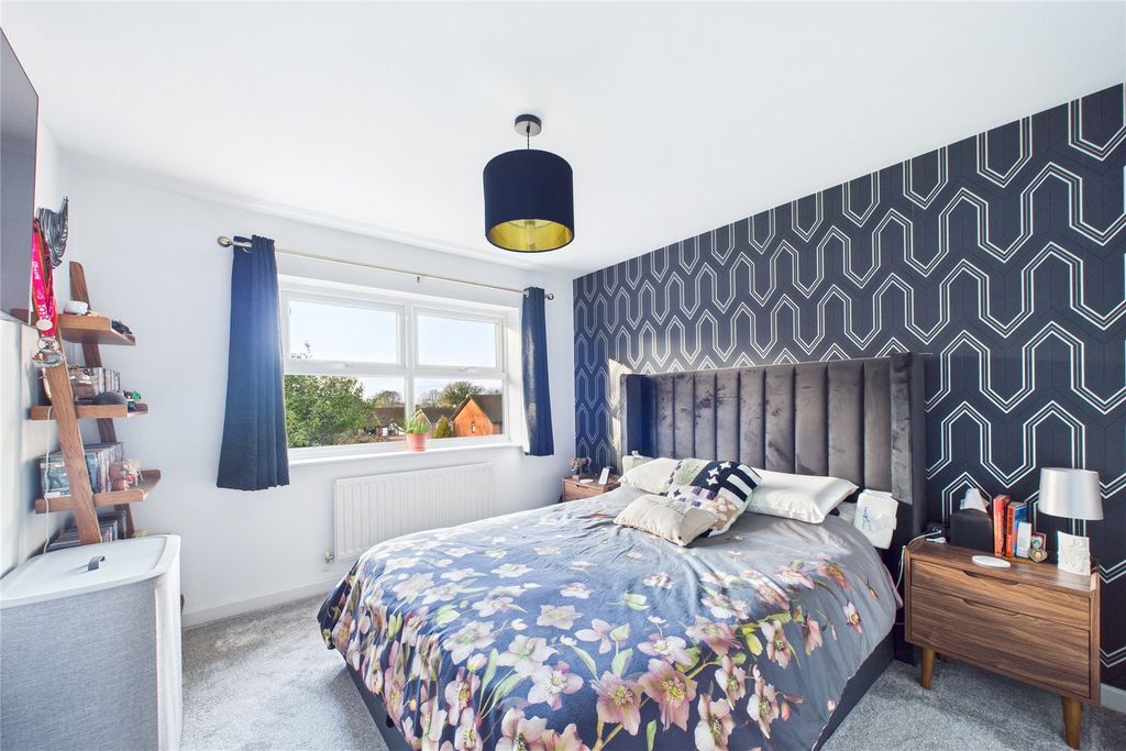 Additional image 6 of 3 bed detached house for saleNorman Keep, Warfield, Berkshire RG42