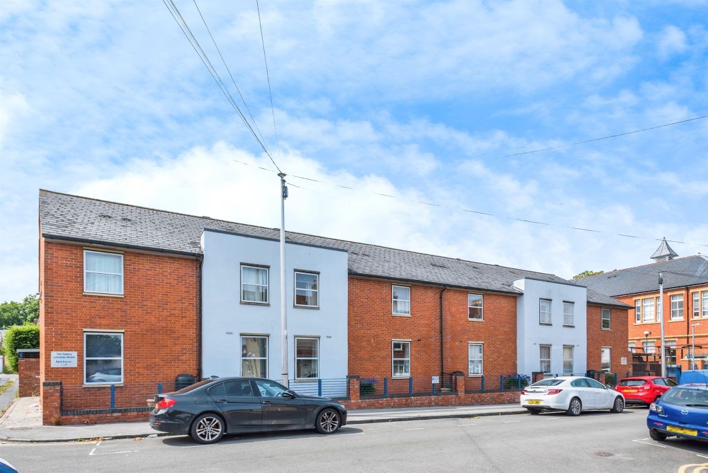 2 bed flat for saleLincoln Street, Swindon SN1