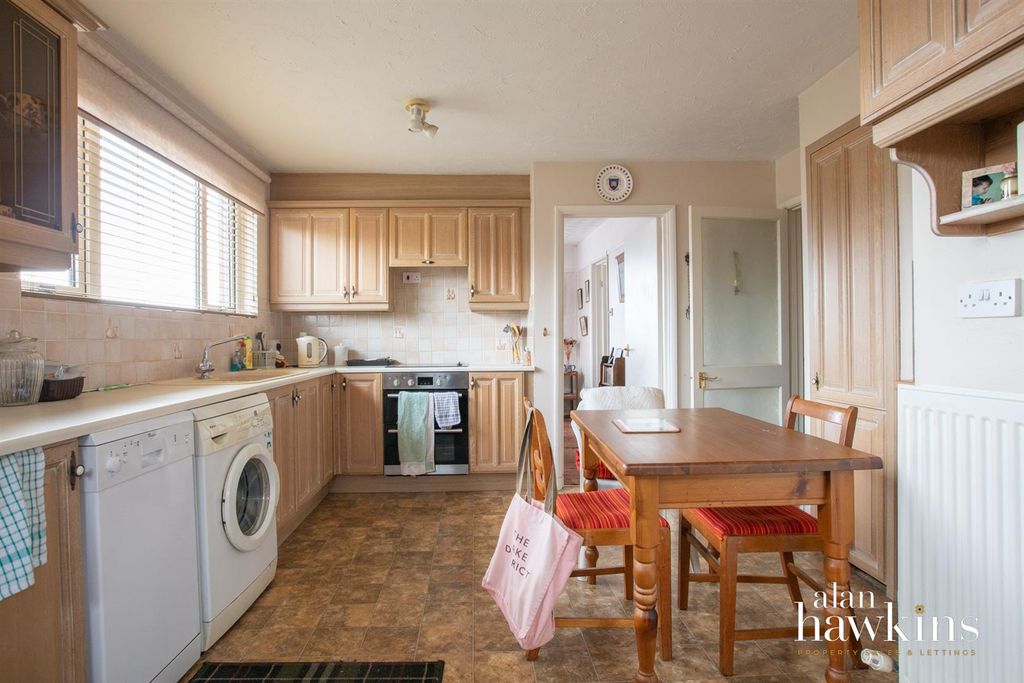 Additional image 2 of 3 bed detached bungalow for saleLongleaze, Royal Wootton Bassett SN4