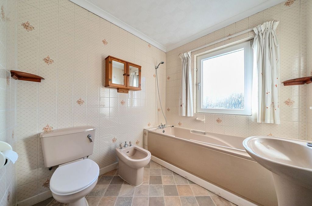 Additional image 9 of 3 bed detached house for saleHighworth Road, Swindon SN3