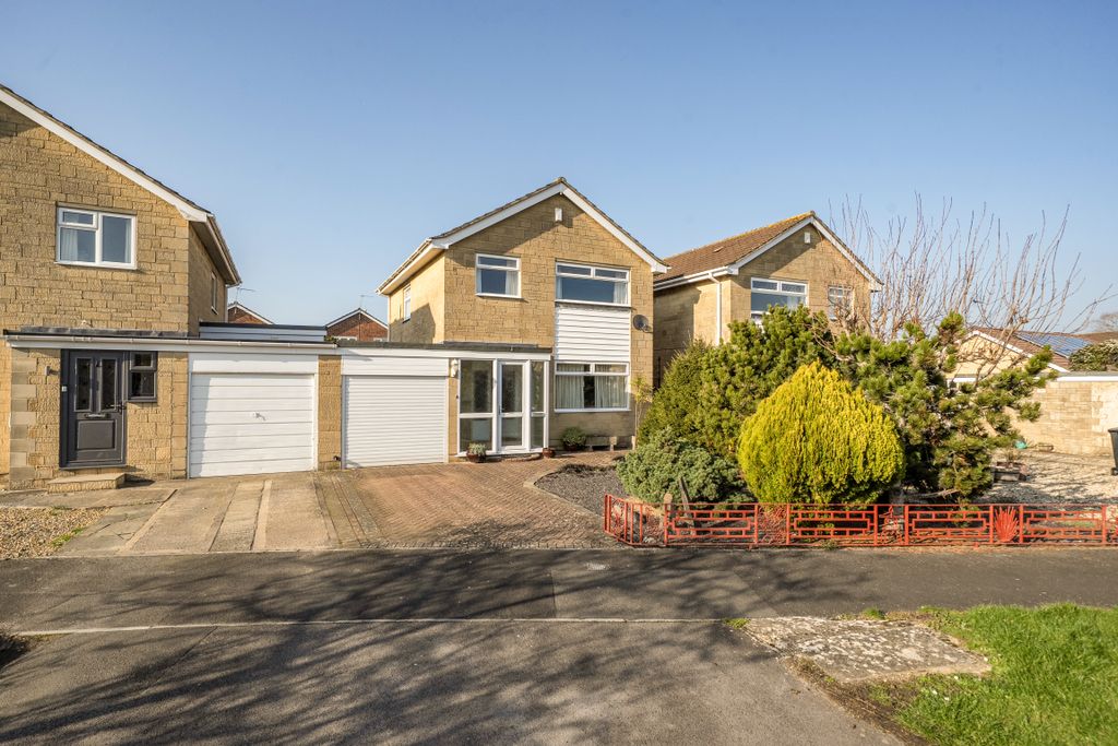 3 bed detached house for saleCanford Close, Nythe, Swindon SN3