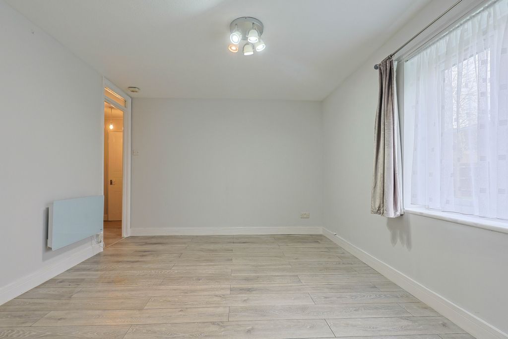 Additional image 11 of 1 bed flat for saleAldworth Close, Bracknell RG12