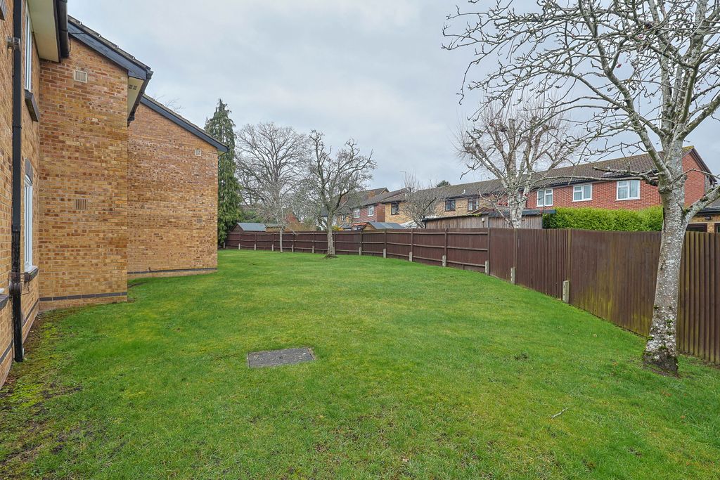 Additional image 15 of 1 bed flat for saleAldworth Close, Bracknell RG12