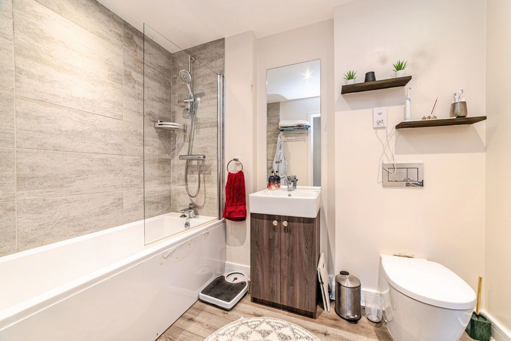 Additional image 13 of 2 bed flat for saleWebster Close, Bracknell, Berkshire RG12