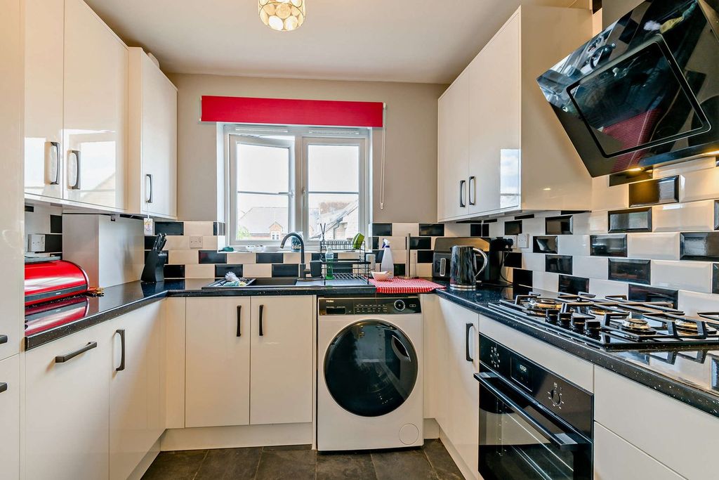 Additional image 12 of 2 bed flat for saleErmin Mews, Swindon SN3