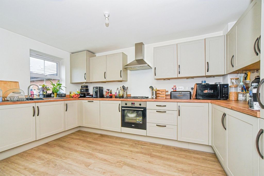 Additional image 3 of 3 bed semi-detached house for salePrunus Walk, Swindon SN1