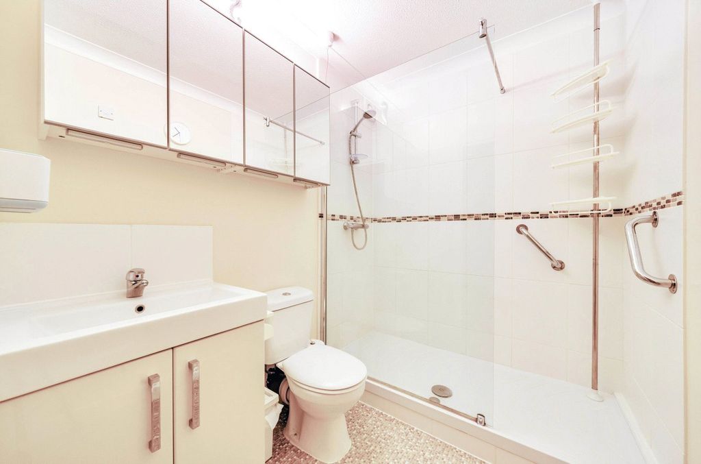Additional image 6 of 1 bed flat for saleTerrace Road South, Binfield, Bracknell, Berkshire RG42
