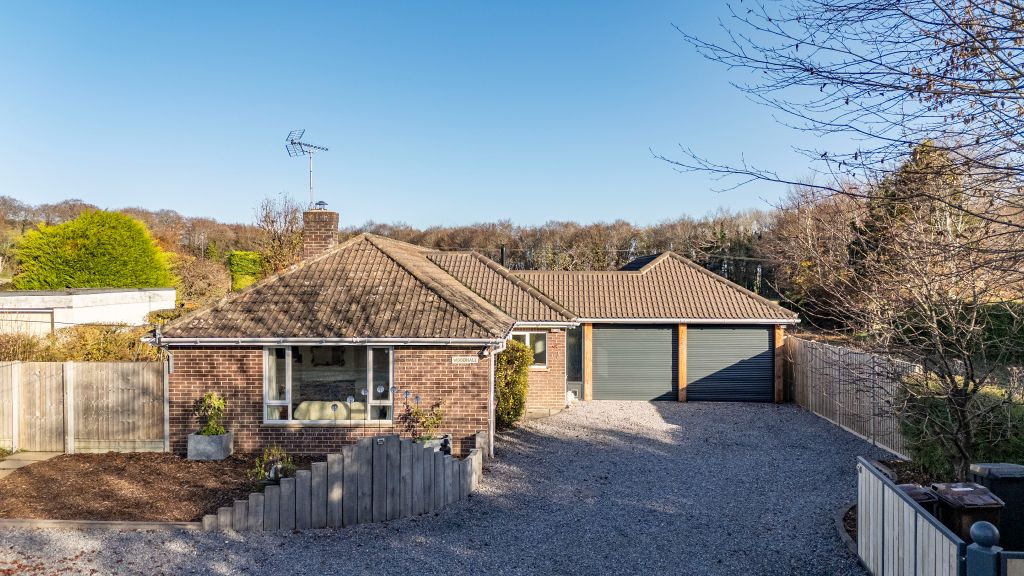 3 bed bungalow for saleCholderton Road, Andover SP11