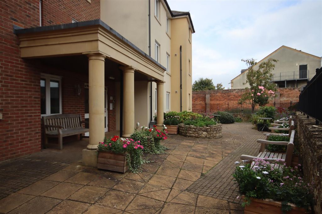 Additional image 9 of 1 bed flat for saleCastle Lodge, Chippenham SN15