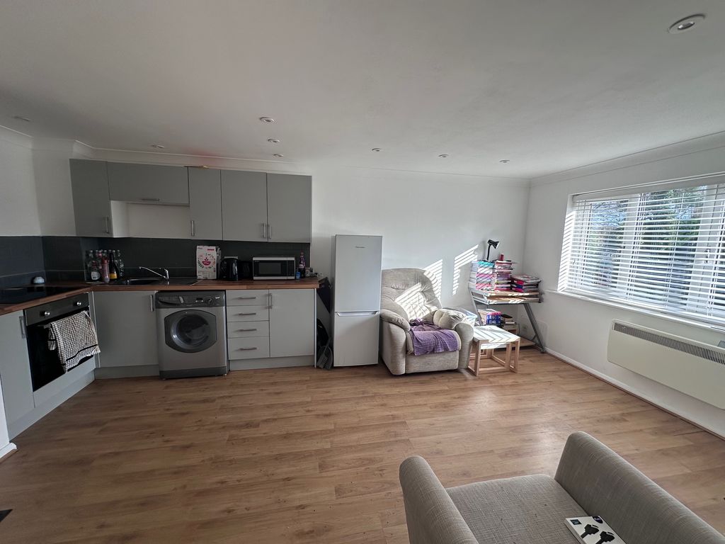 Additional image 5 of 1 bed flat for saleUpshire Gardens, Bracknell RG12