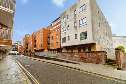 Lower Canal Walk, Southampton SO14