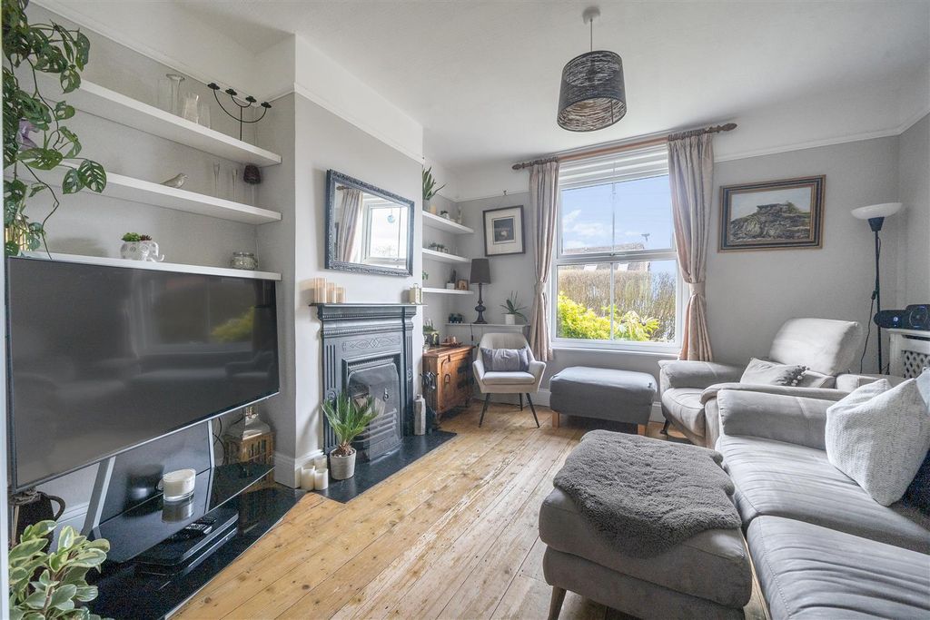 Additional image 2 of 3 bed terraced house for saleCambridge Road, Crowthorne, Berkshire RG45
