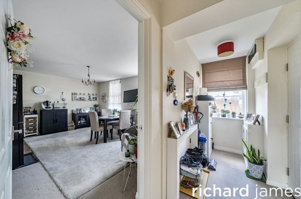 Additional image 4 of 2 bed flat for saleKimmeridge Court, Ripley Road, Old Town SN1