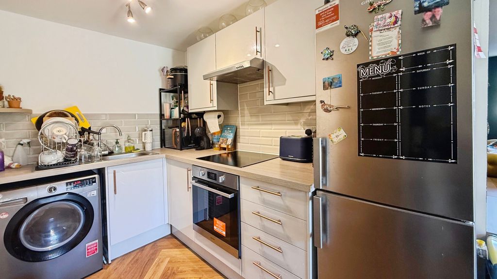 1 bed flat for saleManvers Street, Trowbridge BA14 photo 3