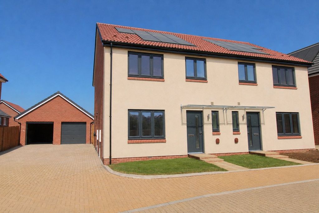 3 bed semi-detached house for salePlot 85, Weavers Meadow, Trowbridge BA14