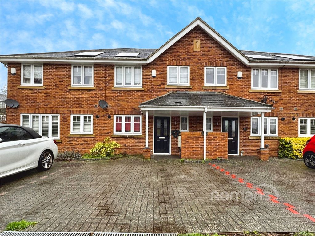 3 bed terraced house for saleWarren Close, Sandhurst, Berkshire GU47