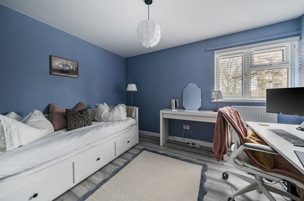 Additional image 5 of 2 bed flat for saleEarlswood, Bracknell RG12