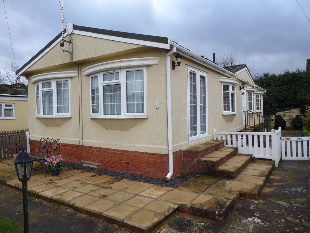 2 bed mobile/park home for saleDevon Close, Sandhurst GU47