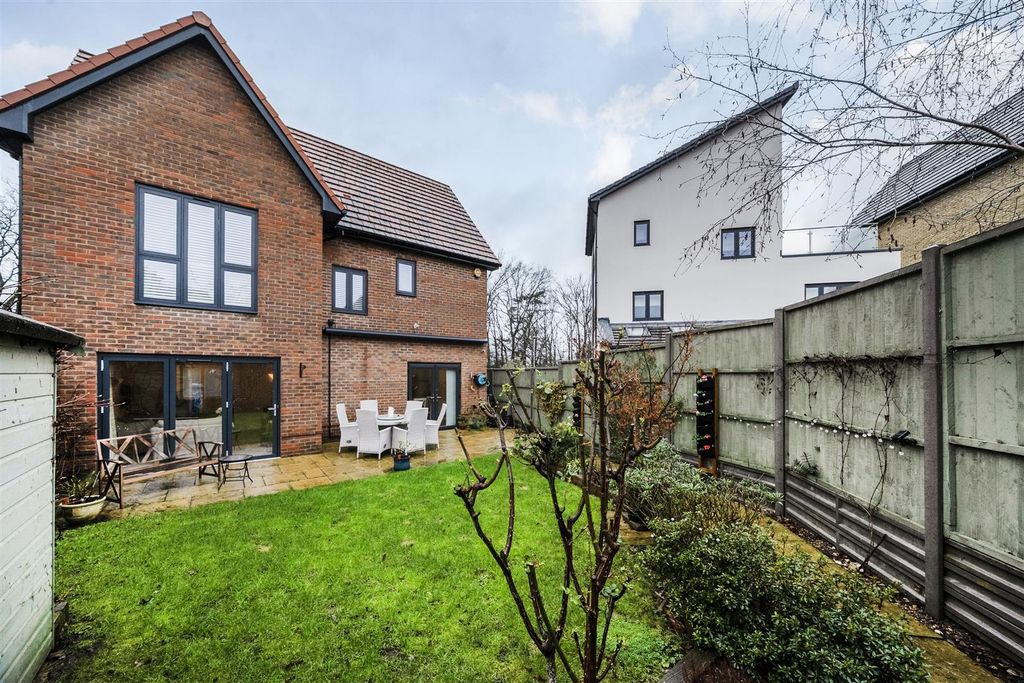 Additional image 20 of 3 bed detached house for saleStirling Close Crowthorne, Berkshire RG45