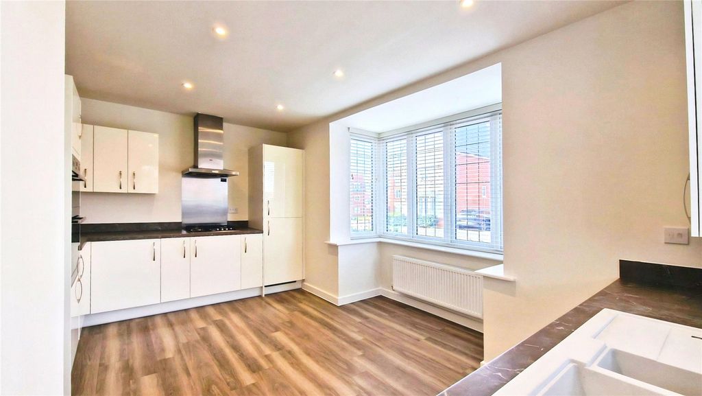 Additional image 13 of 4 bed detached house for saleSt. Georges Park, Binfield, Bracknell, Berkshire RG42
