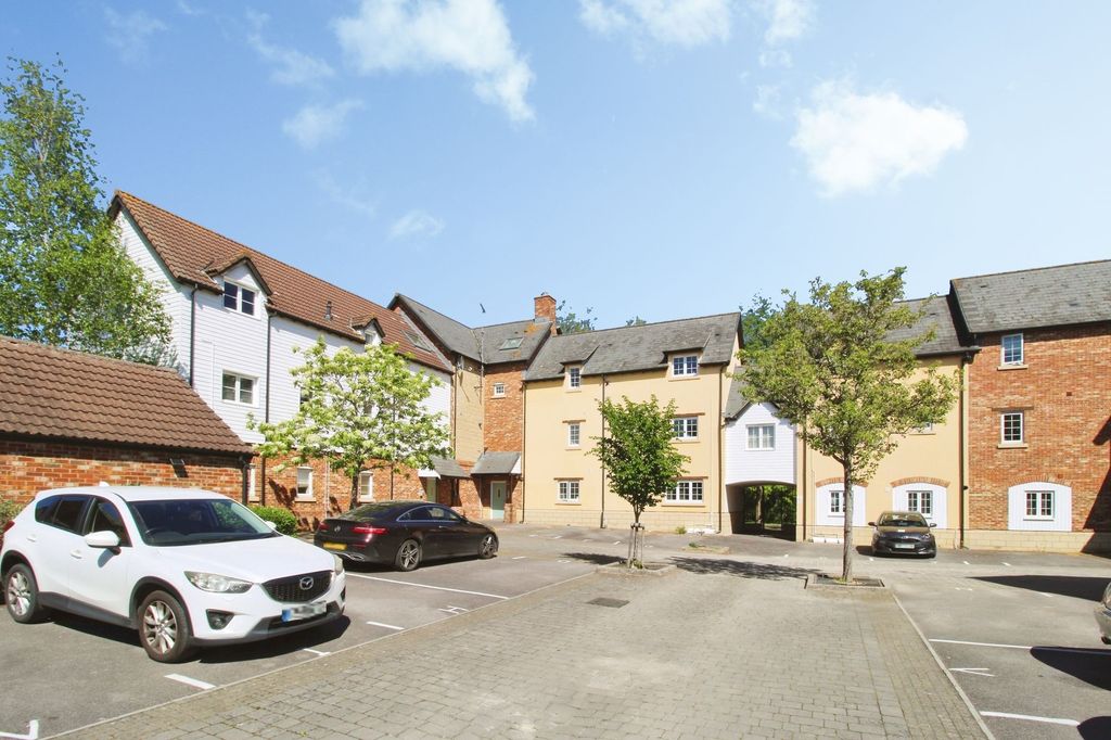 Additional image 10 of 2 bed flat for saleMaybold Crescent, Swindon SN25