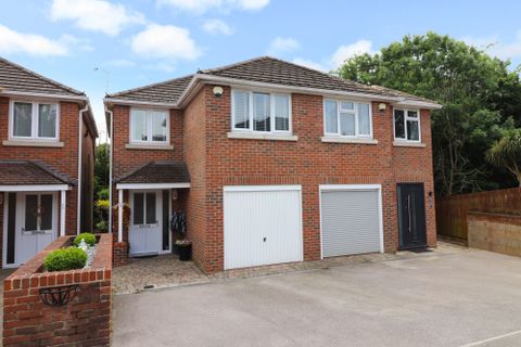 Yardley Road, Hedge End SO30