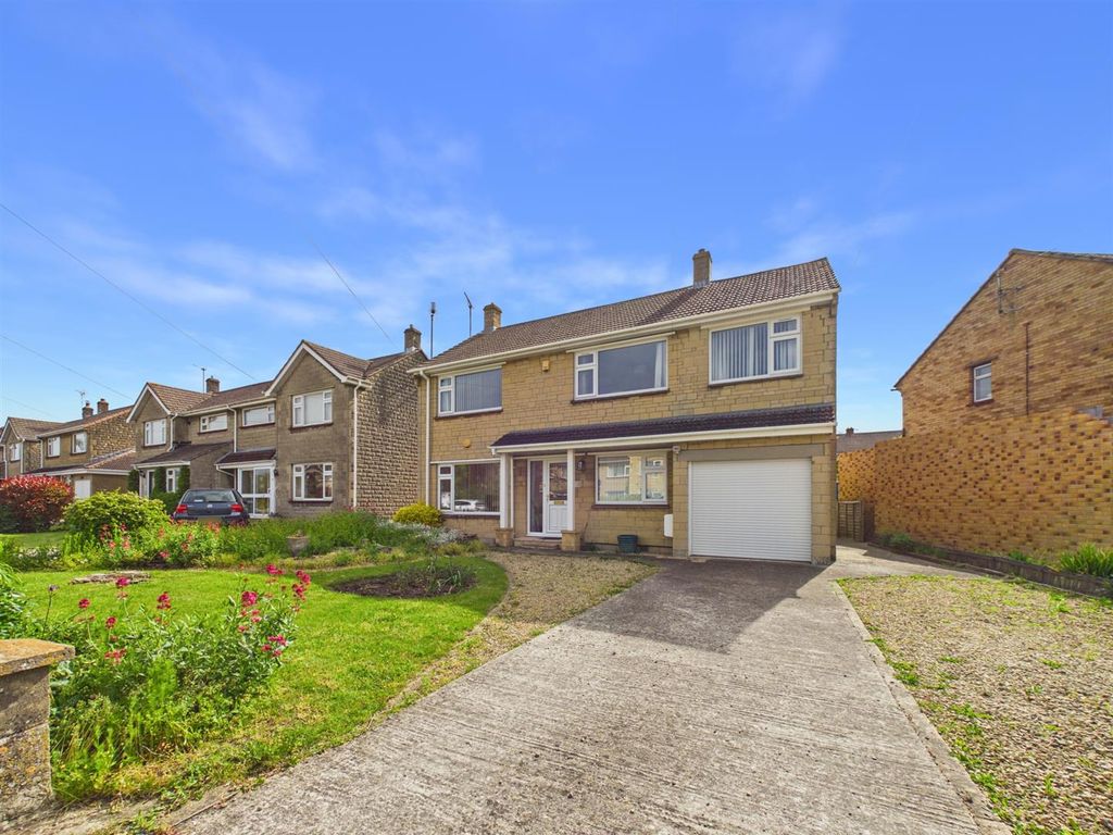 4 bed detached house for saleDownham Mead, Chippenham SN15