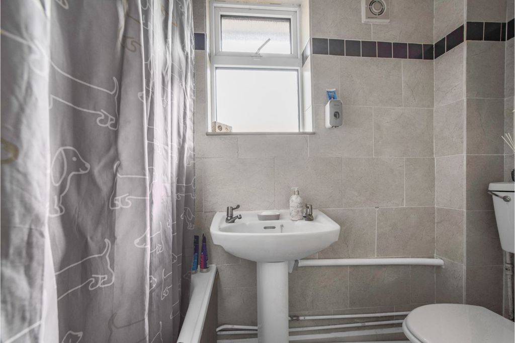 Additional image 21 of 4 bed semi-detached house for saleOrchard Road, Marlborough SN8