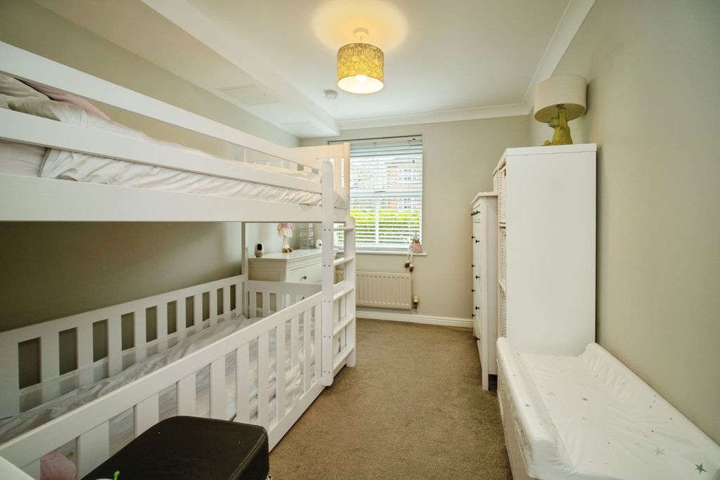 Additional image 7 of 2 bed flat for saleSycamore Rise, Bracknell RG12