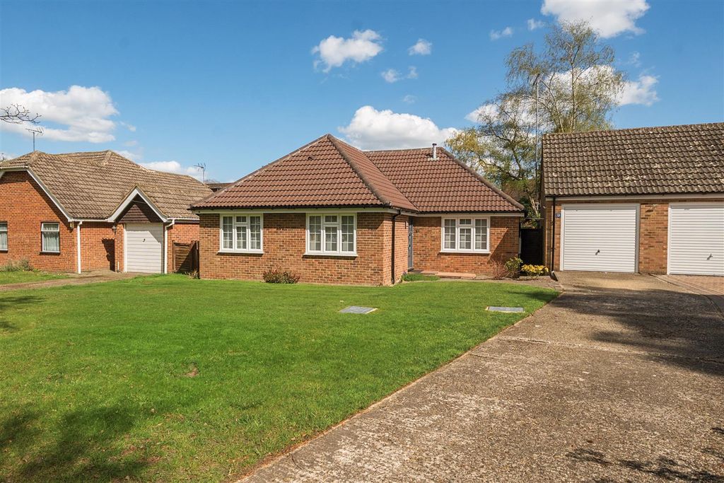 Additional image 21 of 3 bed detached bungalow for saleWiltshire Avenue, Crowthorne, Berkshire RG45
